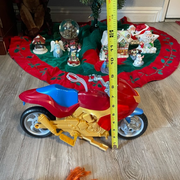 DC SuperHero Girl Dolls & Motorcycle - Picture 10 of 12